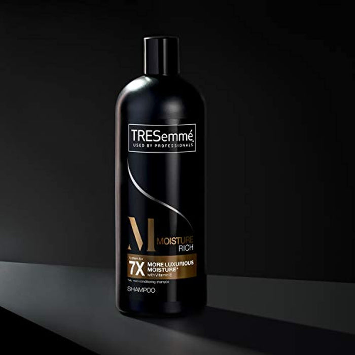 TRESemmé Moisturizing Shampoo For Hydrated Hair Moisture Rich Formulated With Vitamin E 28 oz